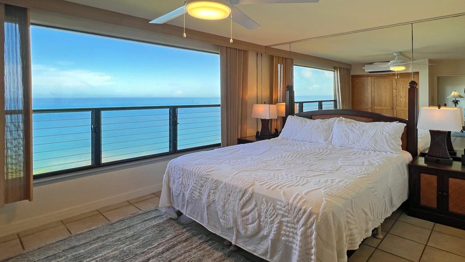 Poipu Shores oceanfront en suite king bedroom